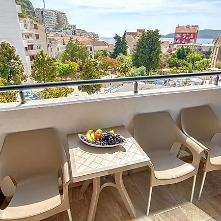 Montenegrina & 4*